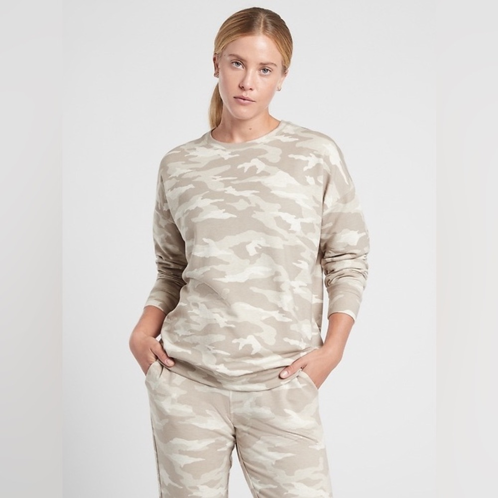 Athleta Balance Pullover size Large